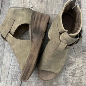 Pierre Dumas peep toe wedge sandals size 6